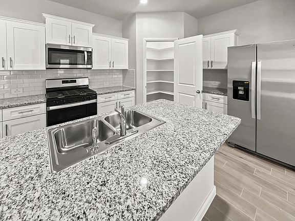 4th image of 4421 Coffeetree Dr
