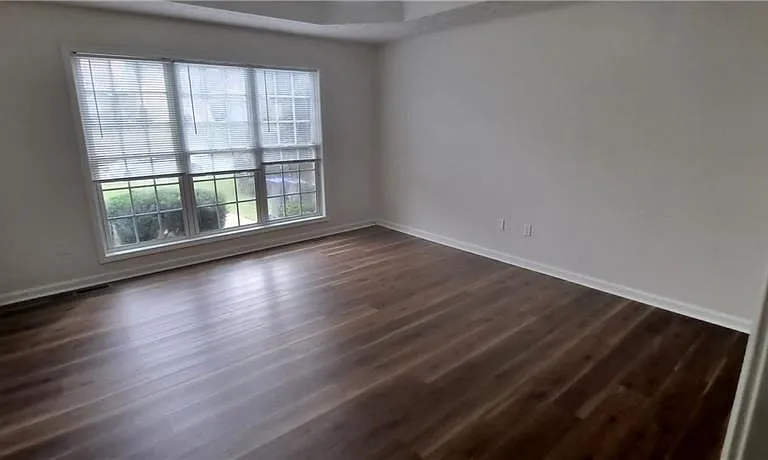 1050 Hillary Ln — Photo 11