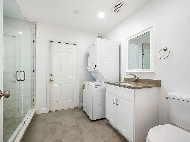 2100 N Seacrest Blvd — Photo 13