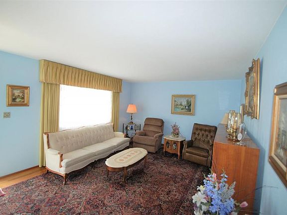 3rd image of 2938 Providence Dr
