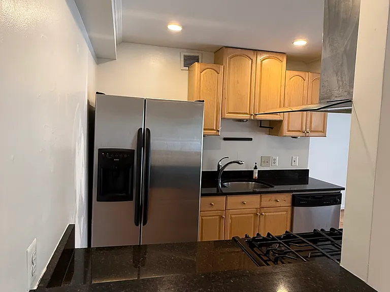 2911 Charing Cross Rd — Photo 7