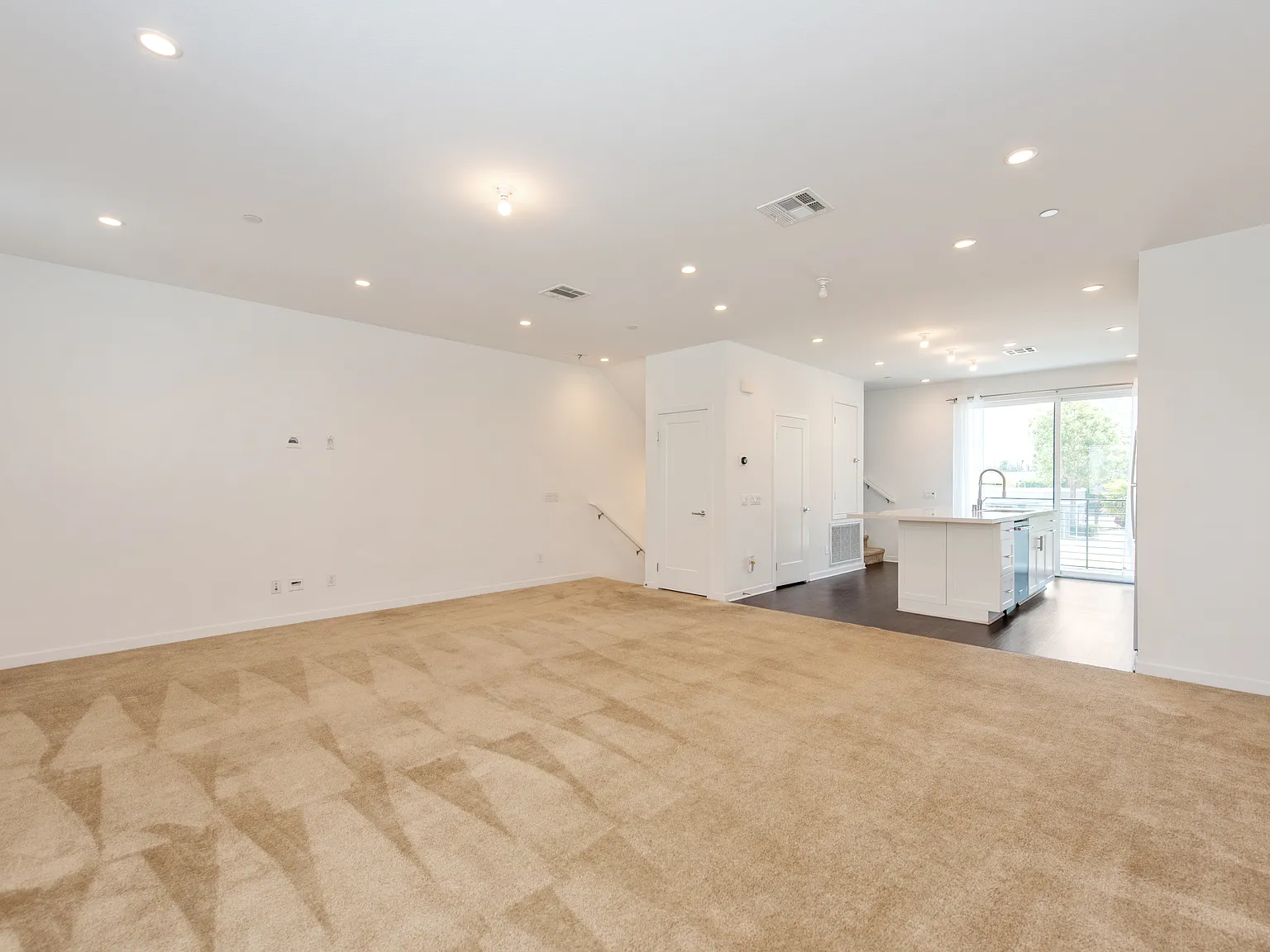 3 bed, 2.5 bath, 1740 sqft, $4,800 — Photo 4