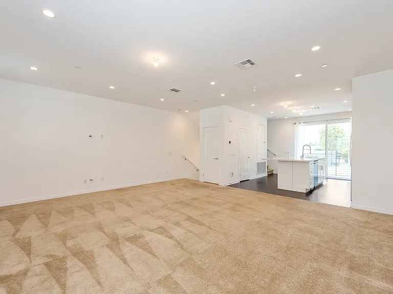 143 Schick — Photo 4
