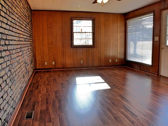 LARGE BEDROOM OR OFFICE