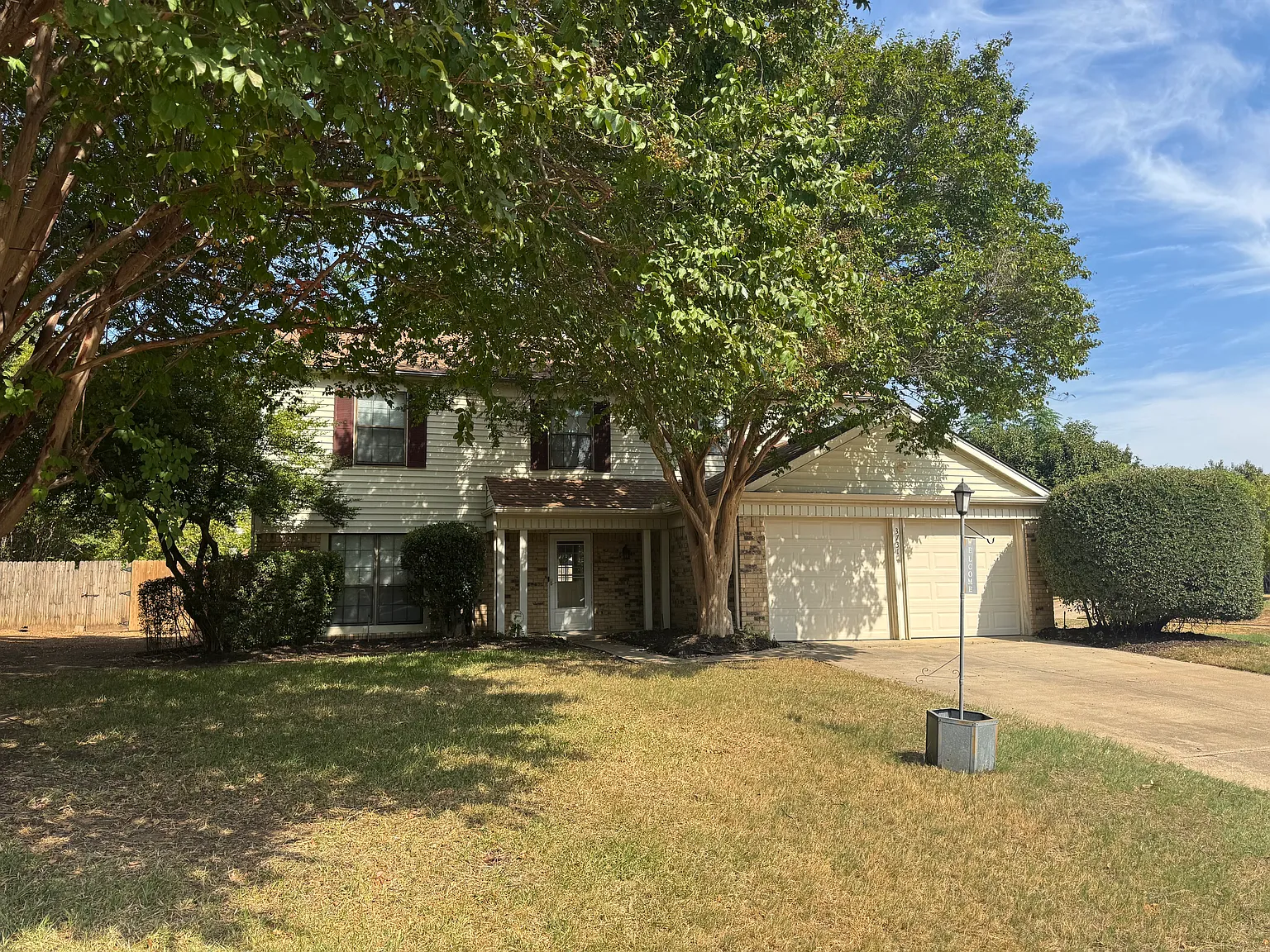 4 bed, 2.5 bath, 2330 sqft, $2,450 — Photo 2