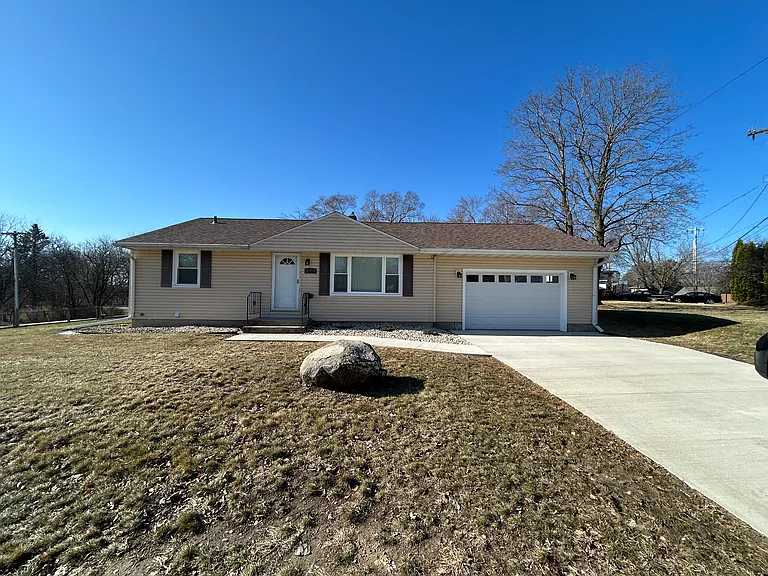 904 Nichols Rd — Photo 1