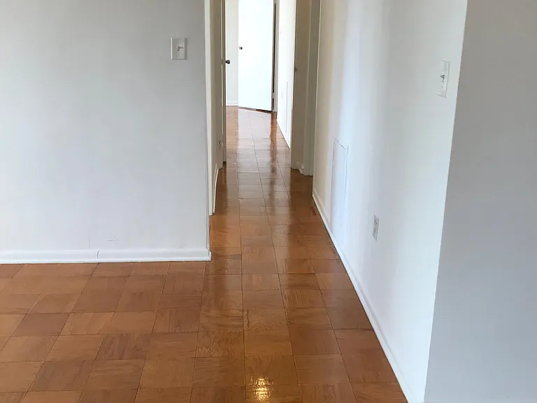 10401 Grosvenor Pl #1427 — Photo 12