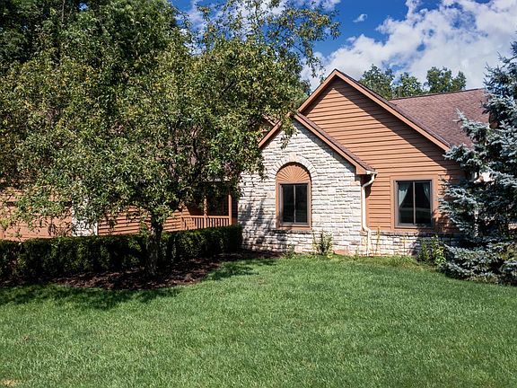 3rd image of 9340 Knoll Dr