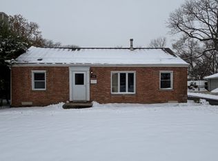 1110 S Gables Blvd, Wheaton, IL 60189