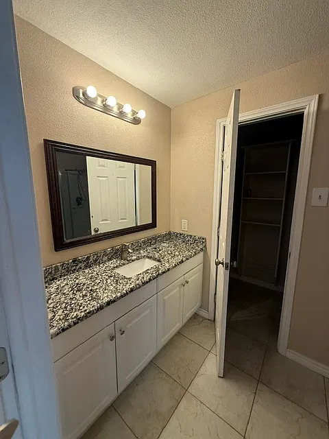 4 bed, 2788 sqft, $2,900 — Photo 3
