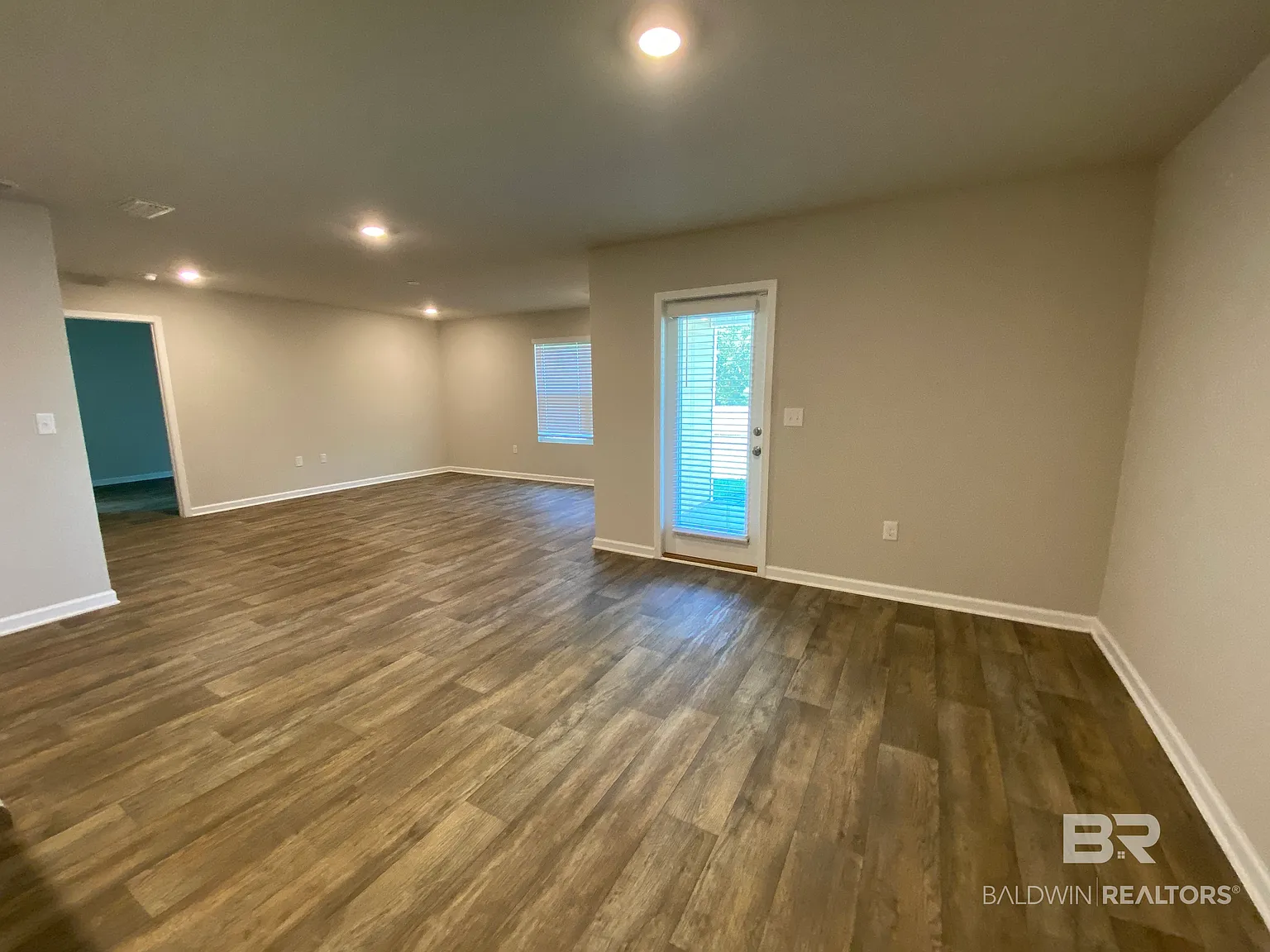 4 bed, 2.0 bath, 1827 sqft, $2,200 — Photo 3