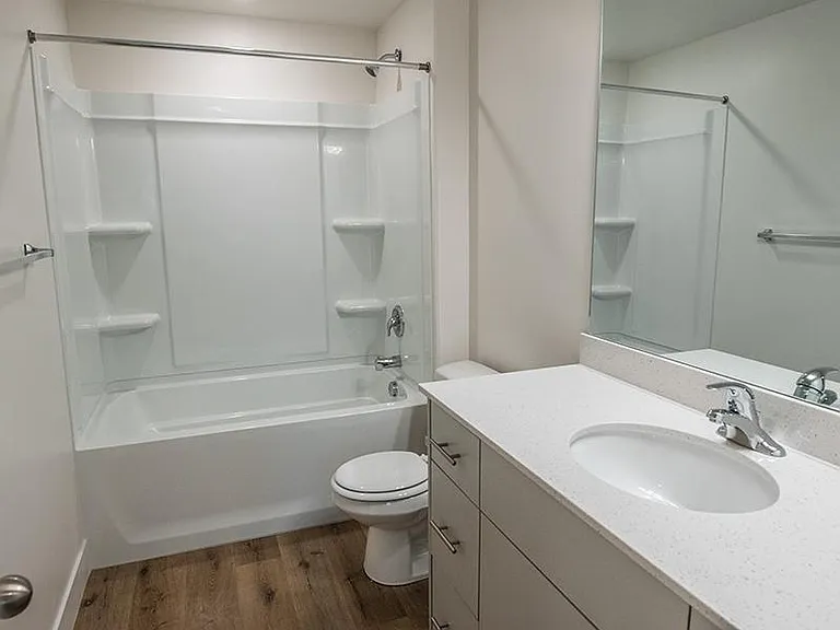 TRAIL HOLLOW APARTMENTS — Photo 10
