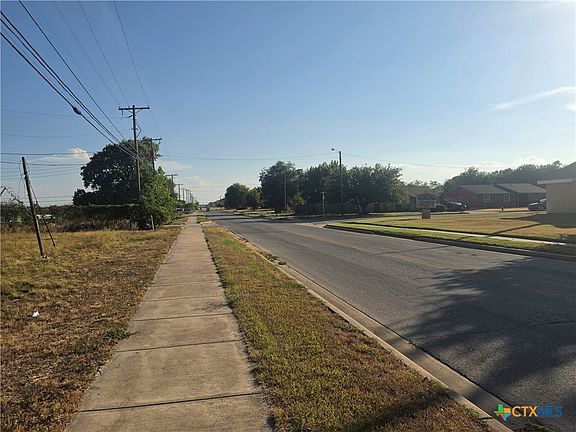5th image of 210 E Kathey Rd