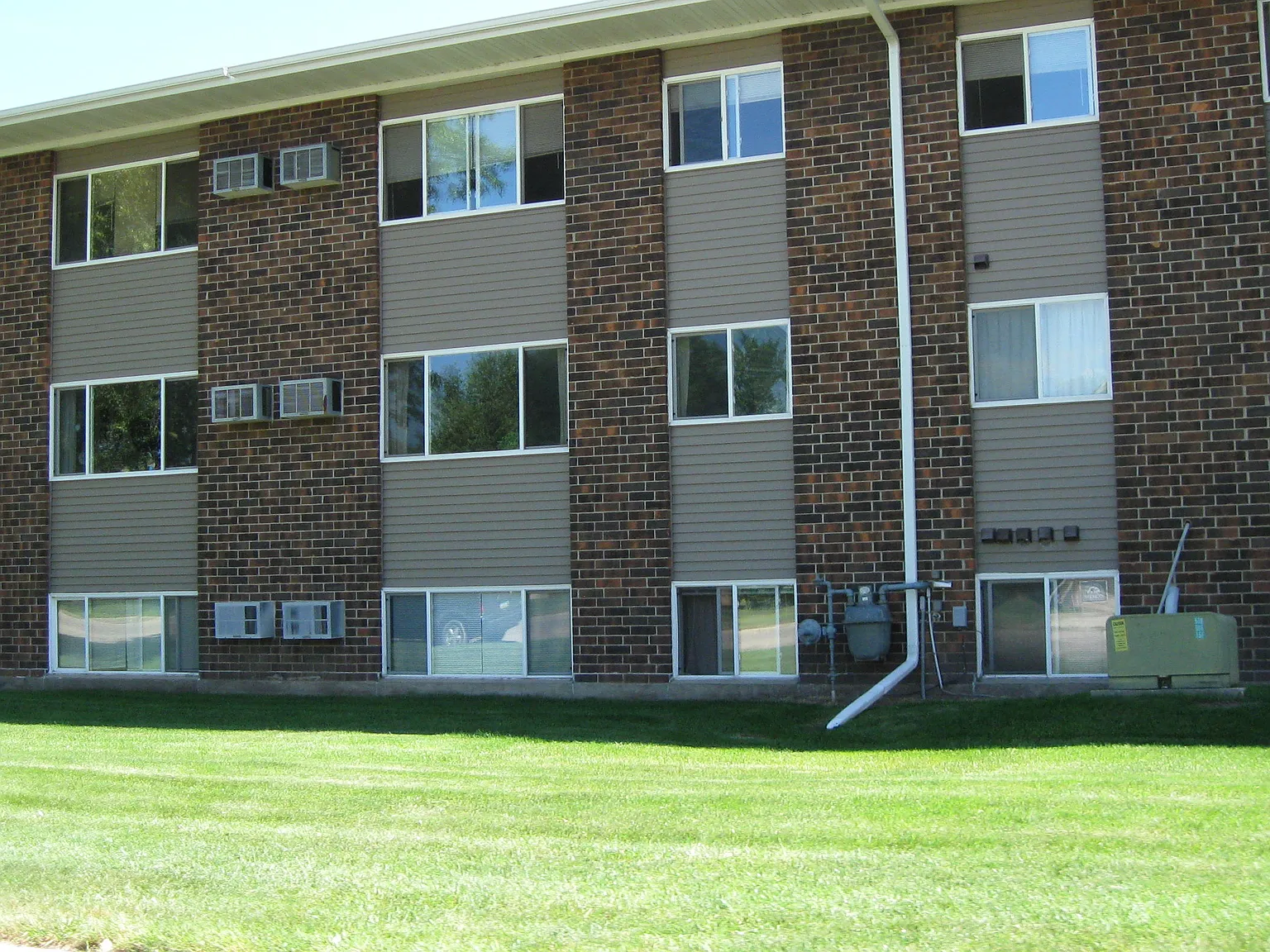 2 bed, $895 — Photo 2