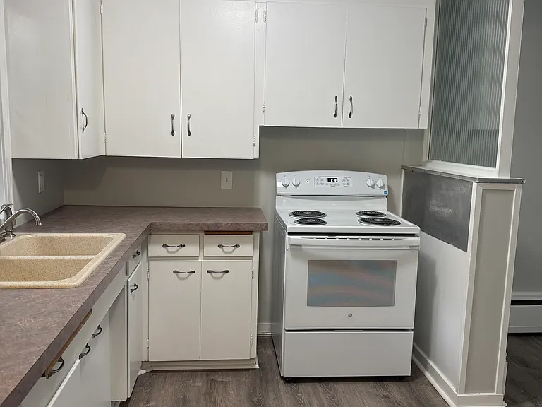 31 E Main St #4 — Photo 4