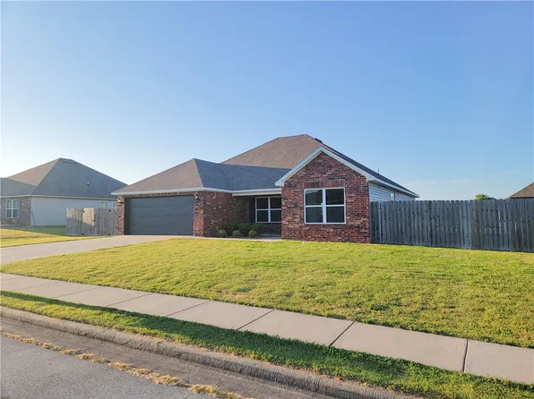 994 Ethan James St, Elkins, AR 72727