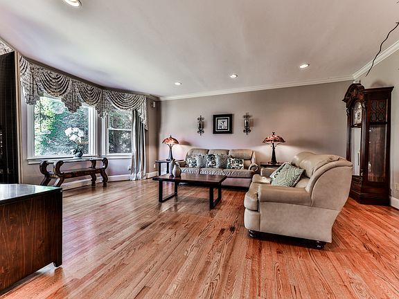 4th image of 2366 Habersham Dr SW