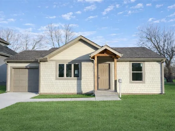 5320 W 72nd St, Prairie Village, KS 66208