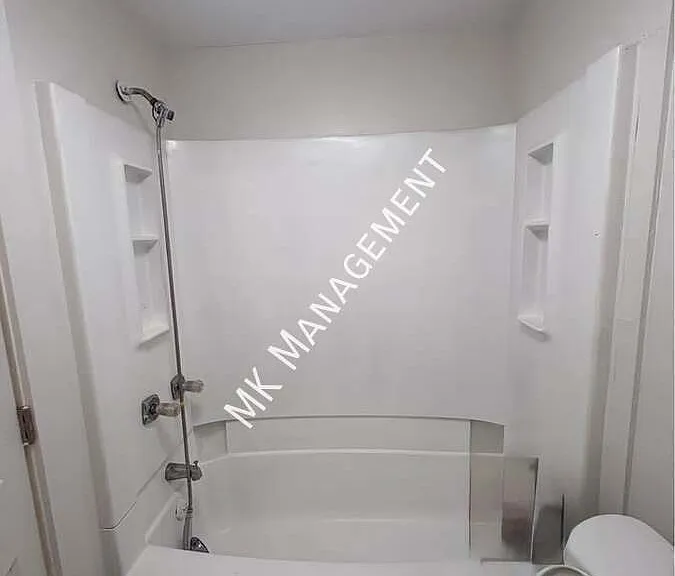 639 E Locust St #5 — Photo 19