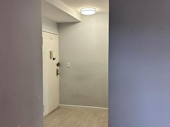 5th image of 573 Grand St APT D802