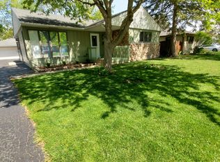 3502 Meadow Dr, Rolling Meadows, IL 60008