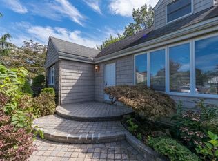 404 Westminster Rd, Rockville Centre, NY 11570