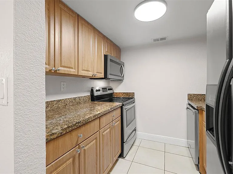 5221 Bayshore Blvd #11 — Photo 22