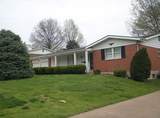 13870 Le Sabre Dr, Florissant, MO 63034