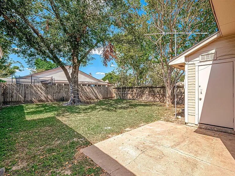 7111 Village Lake Dr — Photo 15