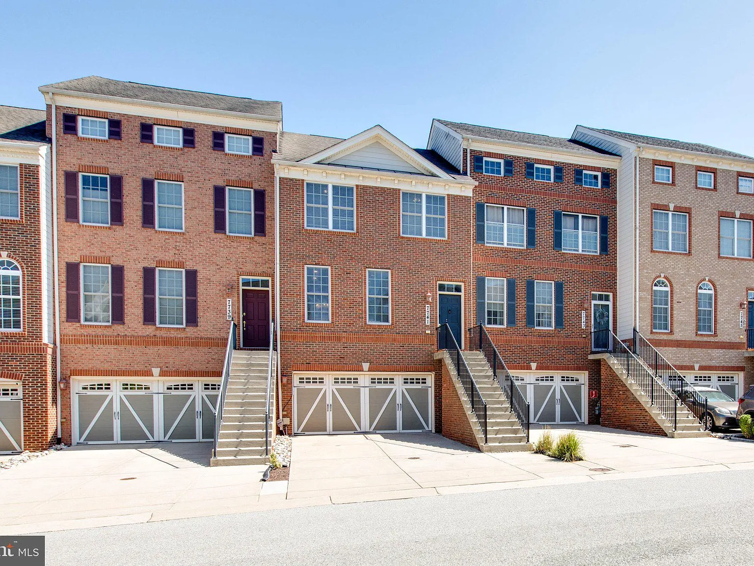 3 bed, 3.5 bath, 3072 sqft, $3,500 — Photo 3