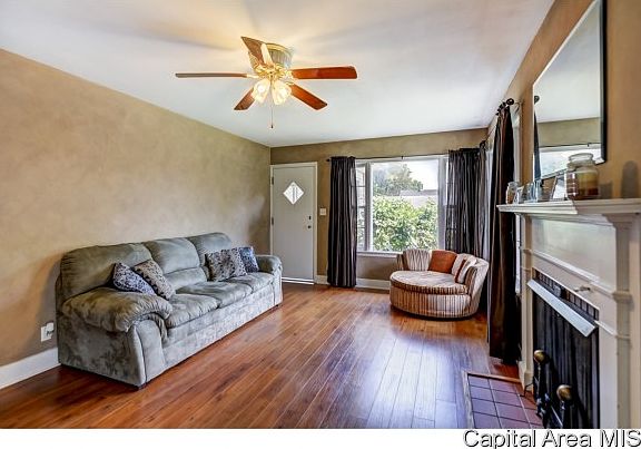 4th image of 1001 W Market St