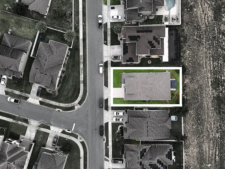 2062 Redbay Ave — Photo 16
