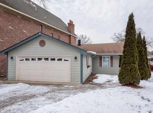 6N056 Riverside Dr, St Charles, IL 60174