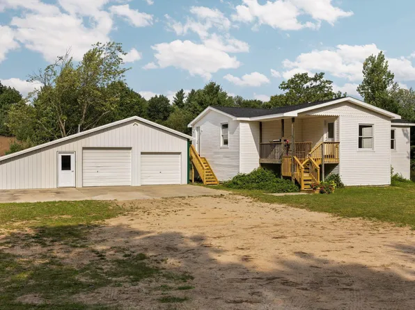 5345 Brown Bear Ln, Williamsburg, MI 49690