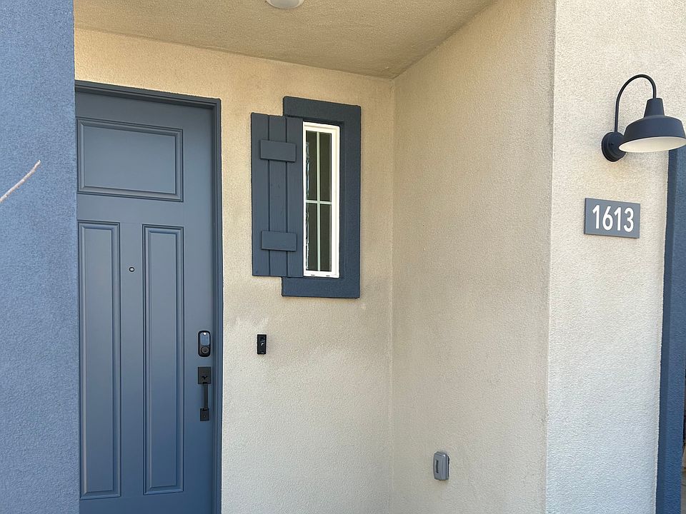 Charming exterior with RIng doorbell