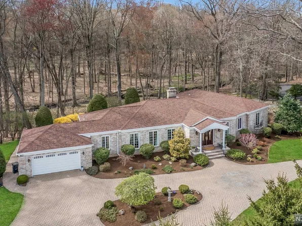 420 Birch Ln, Ho Ho Kus, NJ 07423