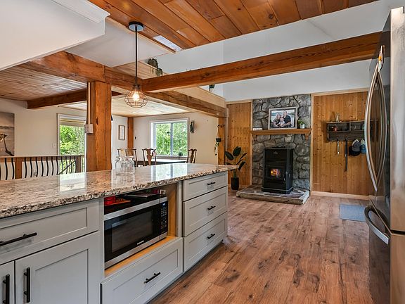 3rd image of 435 Mooney Hill Road