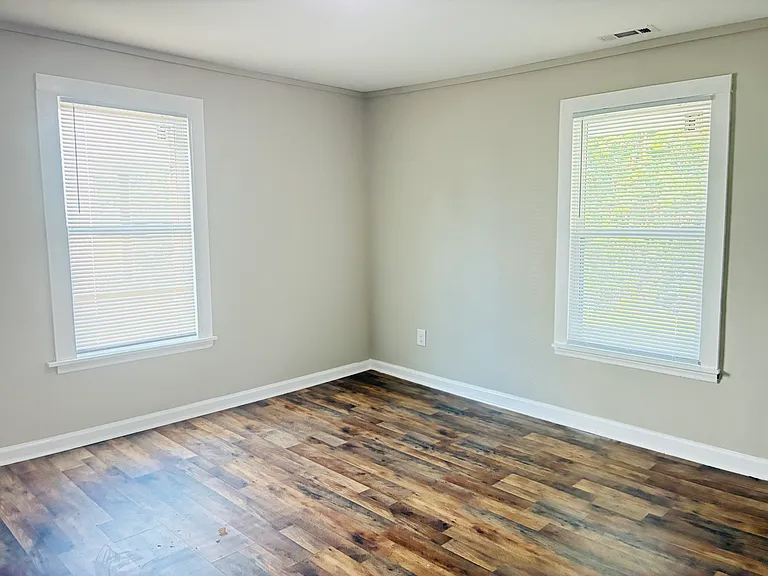 611 Buffalo St — Photo 10