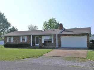 13 Kevin St, Waterloo, IL 62298