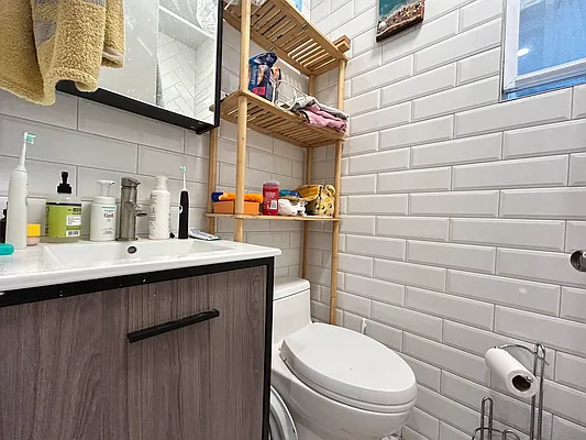 Rented by Lang Realty LLC | media 15