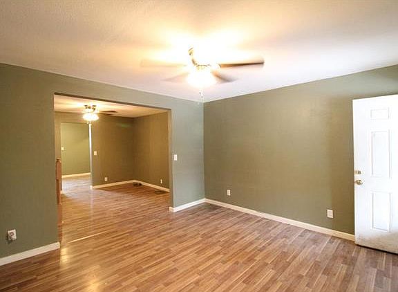 4th image of 2542 Lincoln Ave