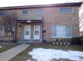216 Dee Rd APT B, North Aurora, IL 60542
