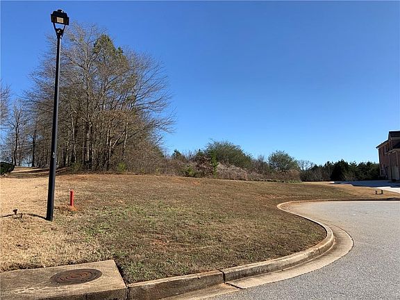 3rd image of 45 Leyland Cypress Way