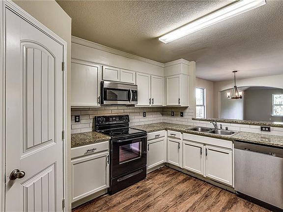2nd image of 3201 Emory Oak Way