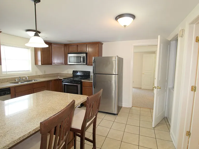 272 W Bruce St — Photo 11