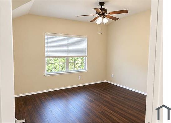 5th image of 2201 Preston Ln