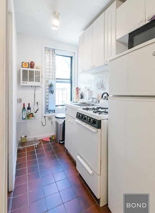 2nd image of 518 E 6th St #12C
