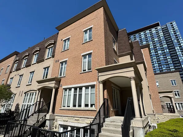 34 Western Battery Rd #425, Toronto, ON M6K 3N9