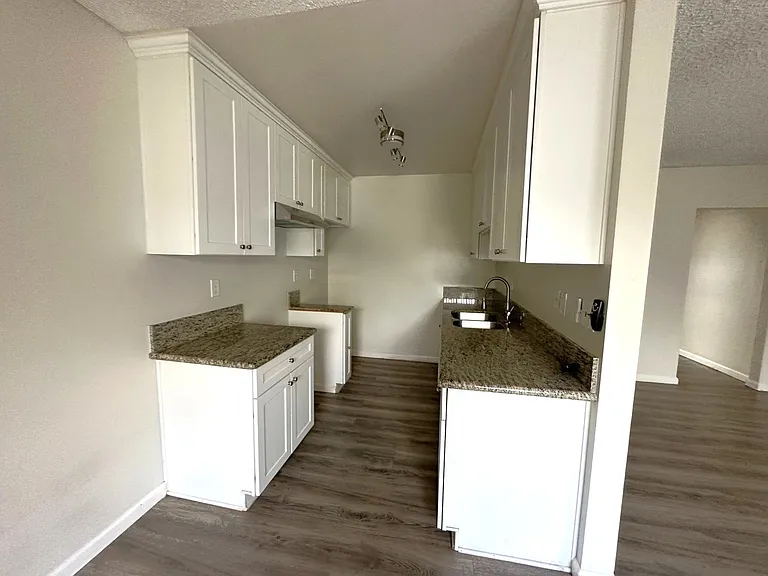 13825 Vanowen St #7 — Photo 4
