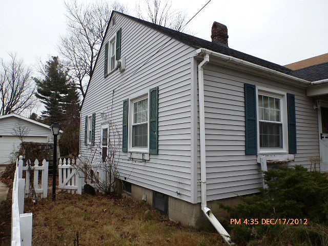 2nd image of 225 Pleasant St